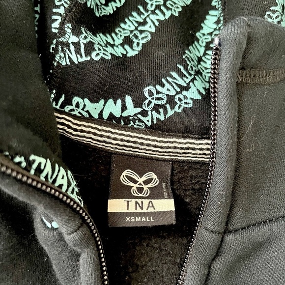 TNA Sweater - Picture 3 of 4
